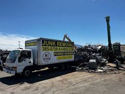 Best Retail Junk Removal  in Newburgh Heights, OH